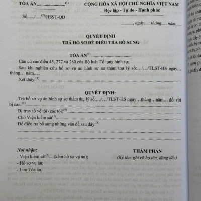 Sách So Sánh - Đối Chiếu Bộ Luật Tố Tụng Hình Sự Năm 2015 sđ, bs năm 2021 và Các Biểu Mẫu Trong Bộ Luật Tố Tụng Hình Sự (V2226A)