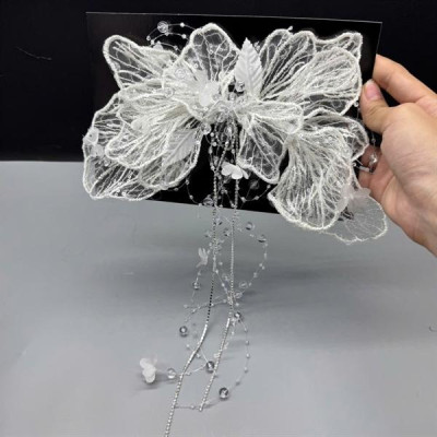 Cài tóc cô dâu hoa vải gân đính lá trắng dây pha lê đính hoa rơi