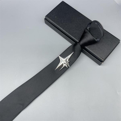 Cà vạt nam màu đen thắt sẵn mẫu kẻ tăm đính sao ánh sáng