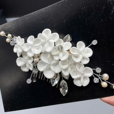 Cài tóc cô dâu hoa đất sét trắng có sẵn xược cài mã 009 - 15cm