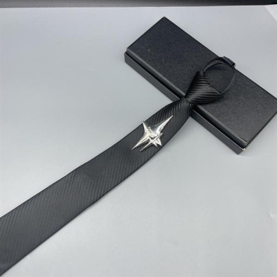 Cà vạt nam màu đen thắt sẵn mẫu kẻ ánh đính sao ánh sáng