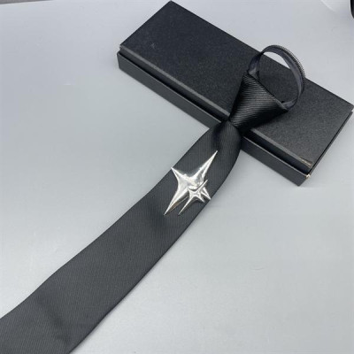 Cà vạt nam màu đen thắt sẵn mẫu kẻ tăm đính sao ánh sáng