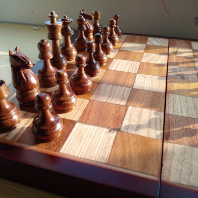 Bàn cờ vua gỗ hương và quân gỗ hương gụ 