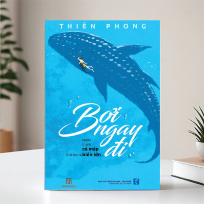 Sách - Bơi Ngay Đi - Muốn thành cá mập phải bơi ra biển lớn - Tác Giả Thiên Phong
