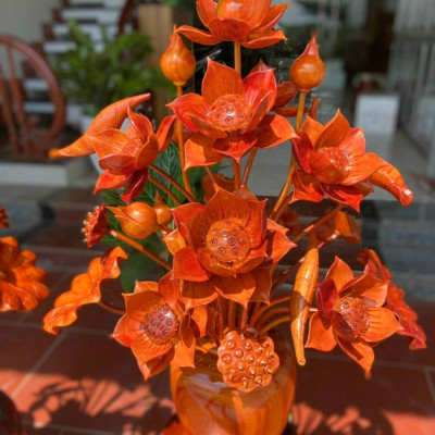 1 bình hoa sen 25 cành ,hoa lá ,gương , trang trí phòng khách ,phòng thờ bằng gỗ hương đỏ đẹp long lanh 