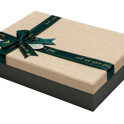 Hộp Quà Chữ Nhật Phượng Hoàng C203 - 27 x 19 x 6 cm - Giao mẫu ngẫu nhiên