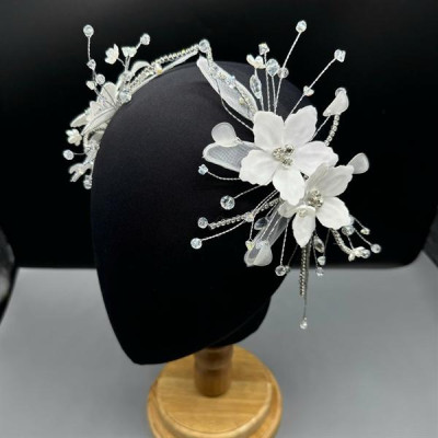 Cài tóc cô dâu hoa trắng đính đá mẫu mới t11/2024