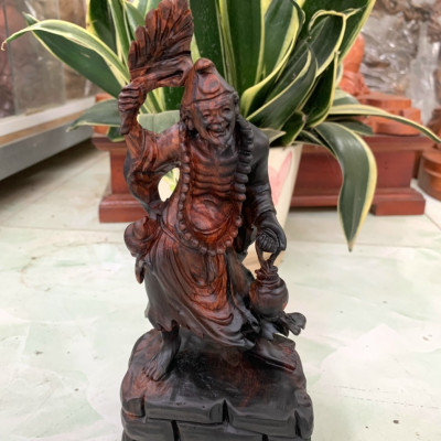 Tượng ông tế công bằng gỗ trắc liền khối  đỏ đen kt cao 20×10×6,5cm