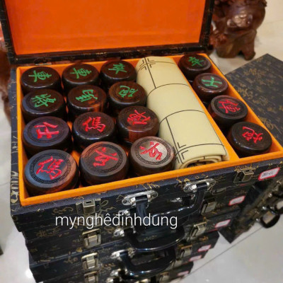 Combo Bộ quân cờ tướng bằng gỗ trắc đỏ đen + hộp da và tấm vải da bàn cờ để chơi 