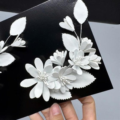 Cài tóc cô dâu hoa trắng đính lá mẫu cài cưới mới t12/2024