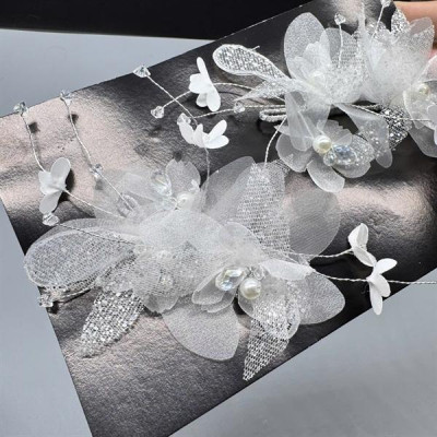 Cài tóc cô dâu hoa trắng lưới nhũ đính hoa mẫu mới t12/2024