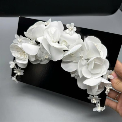 Băng đô cài tóc cô dâu hoa vải trắng 3D mẫu mới t11/2024