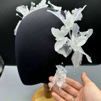 Cài tóc cô dâu hoa voan trắng đính đá mẫu mới t11/2024