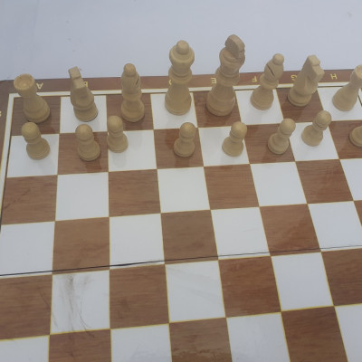 Cờ vua dành cho trẻ giúp phát triển trí tuệ, Bộ bàn cờ vua gỗ tụ nhiên