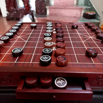 Bộ bàn cờ tướng chân cuốn thư ,có ngăn kéo bằng gỗ hương  + quân cờ gỗ trắc  