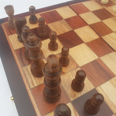 Bàn cờ vua gỗ tự nhiên DAICAT kích thước 35x36cm - Quân cờ vua gỗ tần bì