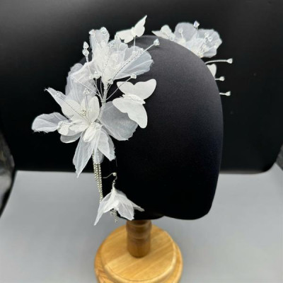 Cài tóc cô dâu hoa voan trắng đính đá mẫu mới t11/2024