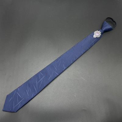 Cà vạt 6cm màu xanh đen kẻ xước thắt sẵn đính đá tím hồng sang trọng