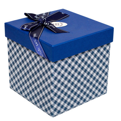 Hộp Quà Vuông V022 - 15 x 15 x 15 cm - Giao màu ngẫu nhiên