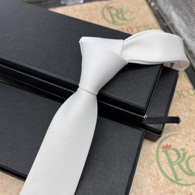 Cà vạt trắng nam màu trắng trơn kẻ tăm mẫu tự thắt mới t3/2024