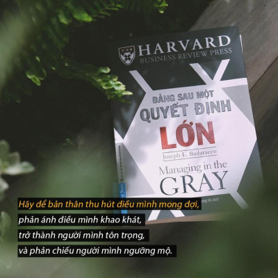 Sách - Đằng Sau Một Quyết Định Lớn - First News