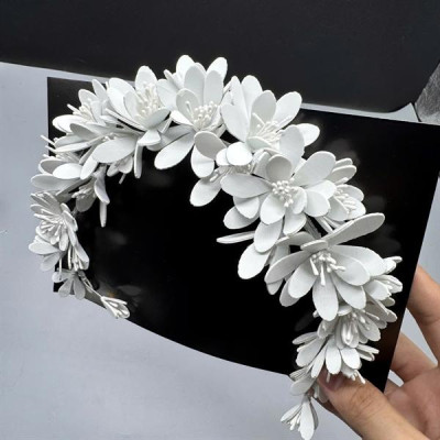 Băng đô cài tóc hoa màu trắng mẫu cài tóc cưới cho cô dâu