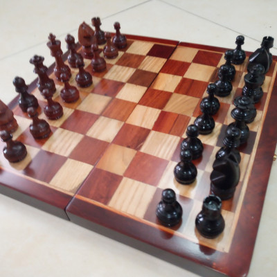 Bàn cờ vua bằng gỗ chất lượng cao 
