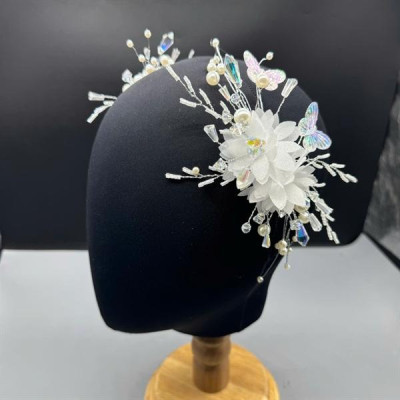 Cài tóc cô dâu thủ công mẫu hoa trắng đính bướm mới t9/2024