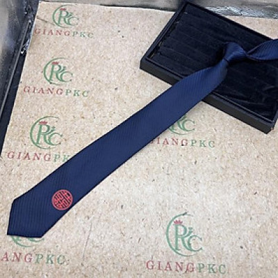 Cà vạt nam chú rể màu xanh đen song Hỷ đỏ tròn 6cm tự thắt màu xanh đen kẻ ánh