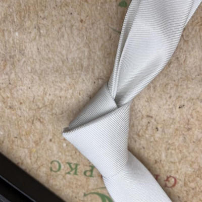 Cà vạt trắng nam màu trắng trơn kẻ tăm mẫu tự thắt mới t3/2024