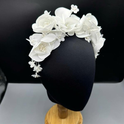 Băng đô cài tóc cô dâu hoa vải trắng 3D mẫu mới t11/2024
