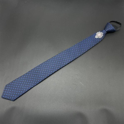 Cà vạt 6cm màu xanh chấm thắt sẵn đính đá hồng nhạt sang trọng