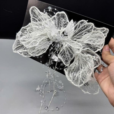 Cài tóc cô dâu hoa vải gân đính lá trắng dây pha lê đính hoa rơi