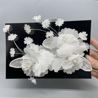 Cài tóc cô dâu hoa vải voan trắng đính hoa nhí