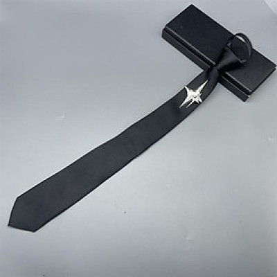 Cà vạt nam màu đen thắt sẵn mẫu kẻ tăm đính sao ánh sáng