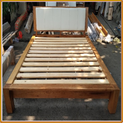 Giường ngủ Tundo gỗ sồi mặt nệm 210 x 197 x 100cm