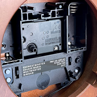 Đồng hồ Rhythm CRH114FR06 Kt 22.1 x 25.1 x 9.5cm, 1.35kg Vỏ gỗ. Dùng Pin.