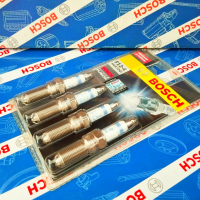 Bộ Bugi Chân Côn (4 Chấu) Bosch Platium-Iridium Cho Ford Explorer, EcoSport 1.5, Fiesta, Focus 1.6/2.0, Mondeo 2.3, Escape 2.3