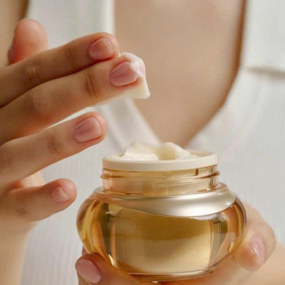 Kem Dưỡng Ẩm Chống Lão Hóa The Whoo Vàng Gongjinhyang Firming Cream 50ml