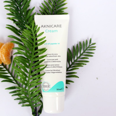 Kem dưỡng da mụn, giảm nhờn, cấp ẩm Aknicare Cream 50ml