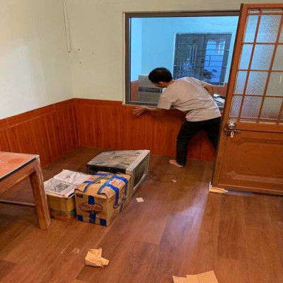 Bộ 10 Tấm Xốp Dán Tường Vân Gỗ Nâu Đỏ Cách Âm, Chống Va Đập, Bền Đẹp, Sang Trọng 