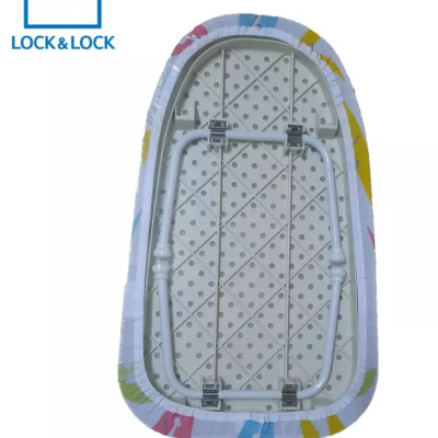 Bàn ủi đồ Lock&Lock ETM524PIN họa tiết ngẫu nhiên) - hàng chính hãng (61x 37x17cm)