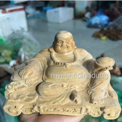 Tượng phật di lặc mini để ôtô ,bàn học ,bàn làm việc bằng gỗ ngọc am thơm nức kt 15×9×8cm 