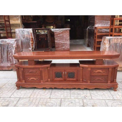 Kệ tivi vát cạnh gỗ xoan đào màu cánh gián vân gỗ tự nhiên, gỗ đã được xử lý tẩm