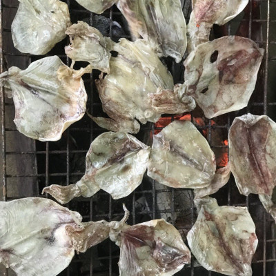 Mực rim sa tế đã chế biến ăn liền hộp 250 gram là món ăn ngon ơi là ngon của shop Đặc Sản Biển Phan Thiết NGỌC DŨNG. Hạn sử dụng 6 tháng kể từ ngày đặt hàng