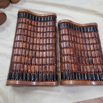 Gối Công Thái Học - Gối Hạt Gỗ Trắc Miếng Kích Thước 36cmx24cmx8/4cm ( video , hình thật )