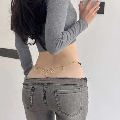 Quần lót nữ lọt khe Baby Like it bằng dây xích