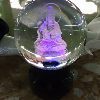 Quả cầu Pha Lê phong thủy chạm âm 6D khắc hình Phật Quan Âm ngồi - Đường kính 8cm và 10cm