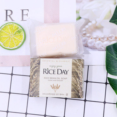Xà phòng tắm và rửa mặt hương sen Rice Day Soap giúp cải thiện tình trạng mụn hiệu quả Hàn Quốc 100g