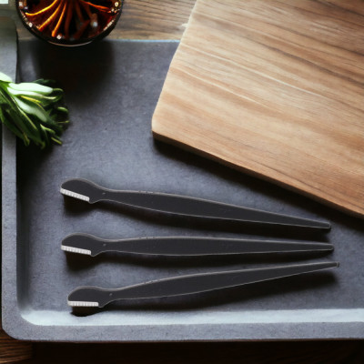 Dao Cạo Lông Mày Màu Đen Kai Groom 38531-HC1161 (Lẻ 1 Cây)